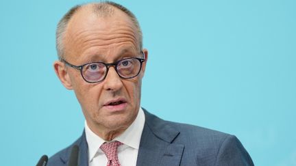 « Il ne s&rsquo;agit ni plus ni moins que de l&rsquo;avenir démocratique de notre pays » : le chancelier allemand, Friedrich Merz, promet que son gouvernement restera en place