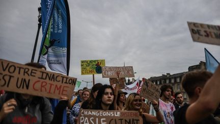 « La jeunesse a droit à son avenir » : une tribune appelle à marcher pour le climat samedi dans toute la France
