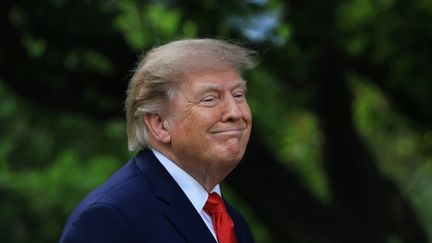On vous résume le bras de fer entre Donald Trump et les médias traditionnels américains exclus de la Maison Blanche