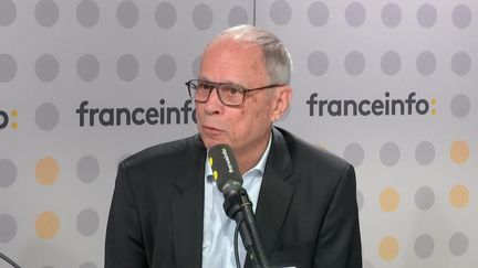 Il faut agir sur les « revenus et les salaires » plutôt que sur « des baisses de prix de l&rsquo;essence », préconise l&rsquo;économiste Jean Tirole