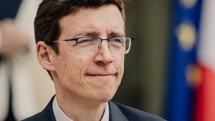 L’enfant handicapé qui a agressé une enseignante en Essonne va être accueilli dans un établissement spécialisé, promet le ministre de l’Education
