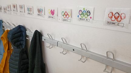 Un professeur d&rsquo;anglais mis en examen pour viol, agression sexuelle et violence sur 22 enfants de maternelle