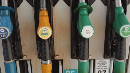 Flambée du prix des carburants : les camions qui livrent les stations-service pourront circuler le dimanche jusqu&rsquo;au 12 octobre