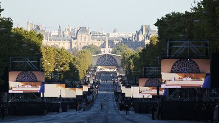 Quels responsables politiques vont assister à la messe du pape place de la Concorde, à Paris ?