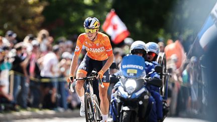 Après une course folle, Demi Vollering sacrée championne du monde de cyclisme pour la première fois, à Montréal