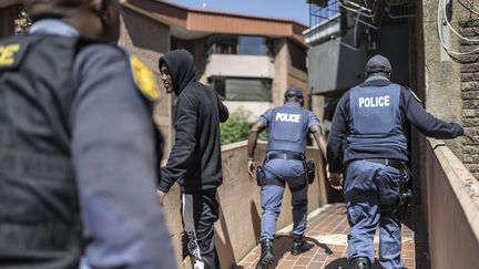 Deux fusillades dans des bars du Cap et de Johannesburg en Afrique du Sud font 27 morts au total