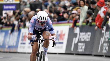 L&rsquo;Américain Brandon McNulty piège les favoris et devient champion du monde de cyclisme, au bout d&rsquo;une course d&rsquo;anthologie à Montréal