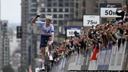 La surprise Brandon McNulty, le festival Mathieu van der Poel, les crampes de Paul Seixas… Le résumé de la course exceptionnelle des Mondiaux de cyclisme