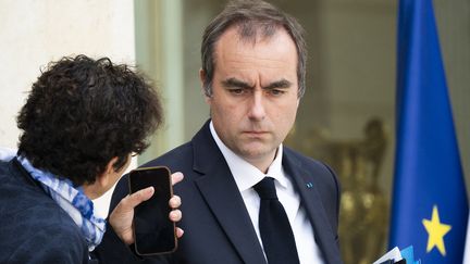 Mobilisation dans les lycées : Sébastien Lecornu tacle une « surenchère irresponsable » de LFI, Jean-Luc Mélenchon dénonce une « répression » avec « un arrière-goût raciste »