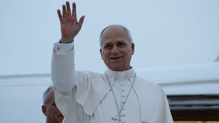Dans l&rsquo;avion du retour, Léon XIV revient sur sa visite en France et nuance ses propos sur le caractère « systémique » des violences sexuelles dans l&rsquo;Eglise