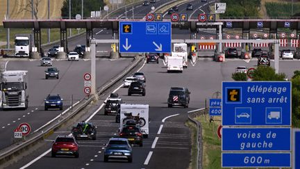 Le gouvernement prévoit d&rsquo;augmenter la taxe sur les sociétés d&rsquo;autoroutes et les aéroports pour récupérer 800 millions d&rsquo;euros supplémentaires