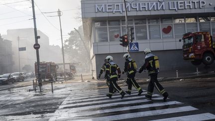 Guerre en Ukraine : la Russie vise des sites énergétiques à Kiev et tue au moins quatre personnes