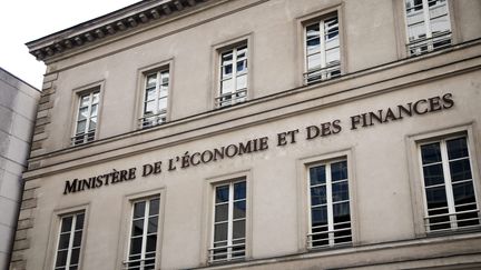 Dette publique : Peut-on « foutre au feu » une partie de l’emprunt français, comme le propose Jean-Luc Mélenchon ?