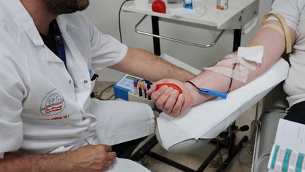 Entre le Covid, la mobilisation des lycéens et les événements climatiques, « l&rsquo;état des stocks [pour les dons du sang] n&rsquo;est pas très bon », alerte l&rsquo;Établissement français du sang