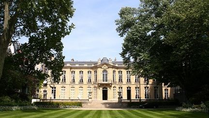 Violences du 17 octobre : les syndicats conviés mercredi matin à Matignon