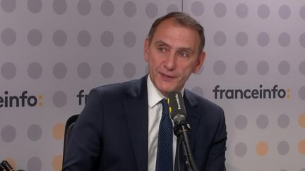 « Le gouvernement a été très clairement défaillant », estime le porte-parole du RN Laurent Jacobelli au lendemain des violences du 17 octobre