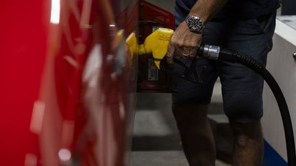 « Je ne fais plus rien, je vis un nouveau confinement » : comment la hausse des prix des carburants chamboule le quotidien des automobilistes