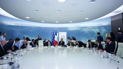Matignon qualifie le mouvement de blocage des lycées de « manœuvre organisée par LFI et ses proxys de l’ultragauche », Manuel Bompard appelle à ne pas « sombrer dans le complotisme »