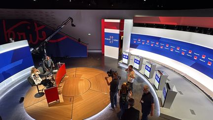 Primaire de la gauche : suivez le débat des candidats sur France 2 et France Inter, à partir de 20h40