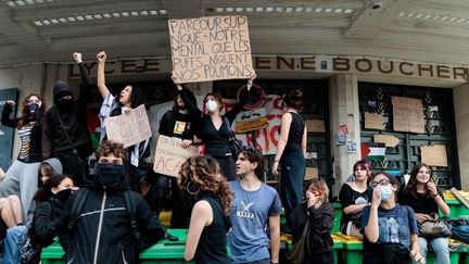 Lycéens blessés au LBD, gazage, arrestations massives… Le maintien de l&rsquo;ordre est-il adapté à des manifestants mineurs ?