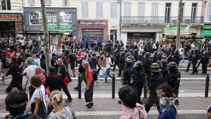 Un mineur de 15 ans interpellé après l’agression d’une femme avec un spray inflammable, en marge du mouvement lycéen à Marseille