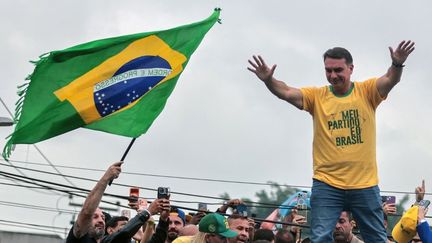 Qui est Flavio Bolsonaro, le candidat d&rsquo;extrême droite qui peut remporter l&rsquo;élection présidentielle au Brésil ?