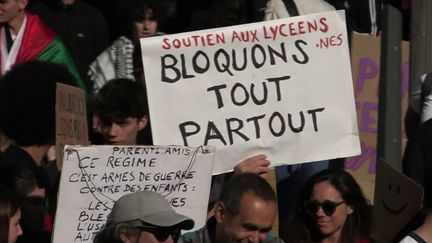 « On veut être écoutés par l’Etat » : dans plusieurs grandes villes, les lycéens ont manifesté dans le calme mardi matin et réitéré leurs revendications