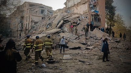 Au moins 28 morts, dont cinq enfants, dans une frappe russe sur un immeuble à Prylouky, dans le nord de l&rsquo;Ukraine