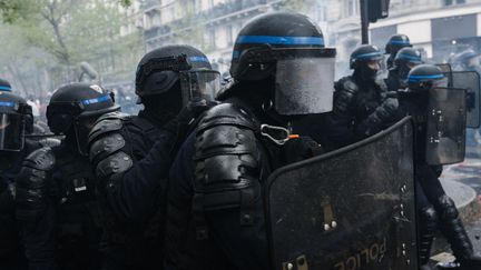 L&rsquo;UNSA Police CRS « dubitatif » après la décision de suspendre l&rsquo;utilisation des grenades assourdissantes dans les mobilisations lycéennes