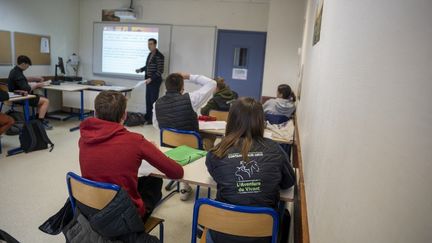 Cinq questions sur les 3 000 professeurs mobilisés en urgence dans les lycées