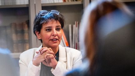 L&rsquo;ancienne ministre Najat Vallaud-Belkacem propose la mise en place d&rsquo;un « conclave de l&rsquo;éducation »