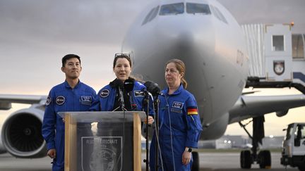 « Les larmes suivent l&rsquo;apesanteur maintenant » : l&rsquo;astronaute Sophie Adenot prononce un émouvant discours après son retour sur la terre ferme