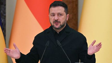 « C&rsquo;est à notre peuple qu&rsquo;il revient de choisir » son président, répond Volodymyr Zelensky à Donald Trump