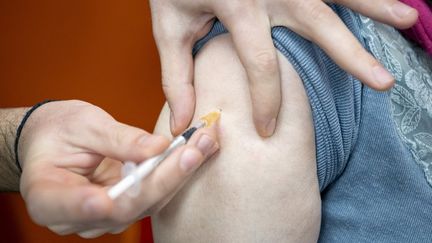 Publics prioritaires, circulation des virus… Quatre questions sur la campagne de vaccination contre la grippe et le Covid lancée ce mardi