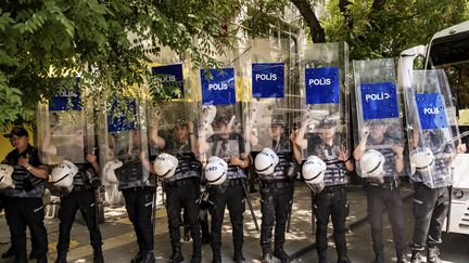 La police turque prend le contrôle du siège de la principale chaîne de télévision d&rsquo;opposition
