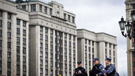 En Russie, Sergueï Sokolov, rédacteur en chef du média indépendant « Novaïa Gazeta », est sorti de son interrogatoire