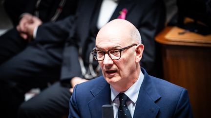 « Vous allez hériter du bureau, mais aussi d’un budget » : le ministre Roland Lescure se montre confiant, après avoir rencontré plusieurs partis