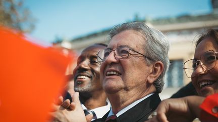 Jean-Luc Mélenchon salue « des dizaines de milliers de gens calmement mobilisés » pour les manifestations du 17 octobre, Jordan Bardella dénonce « les professionnels du chaos »