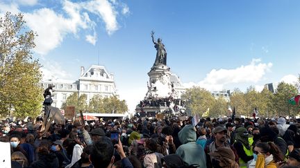 A Paris, une foule compacte et une multitude de « ras-le-bol » dans la manifestation du 17 octobre