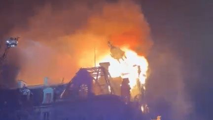 Un incendie ravage l&rsquo;hôtel de ville de Limoges en marge de la mobilisation du 17 octobre, le campanile et une partie du toit se sont effondrés