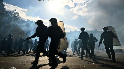 Lors des manifestations et émeutes du 17 octobre, les forces de l&rsquo;ordre ont été « complètement débordées » par un niveau de violences « rarement vécu », souligne le syndicat Unsa-Police