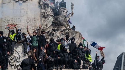 Au lendemain des violences du 17 octobre, les camps politiques se rejettent la responsabilité du « chaos »
