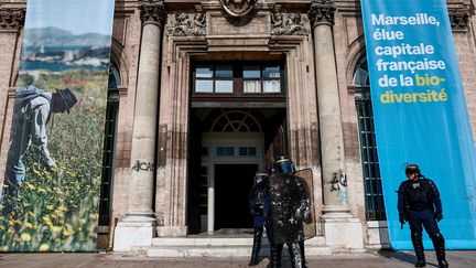 L&rsquo;Association des maires de France appelle au rassemblement devant les mairies lundi midi après les violences en marge de la mobilisation du 17 octobre