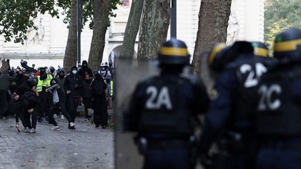 « Le dispositif était sous-dimensionné » : des policiers racontent les failles du maintien de l’ordre pendant la mobilisation du 17 octobre