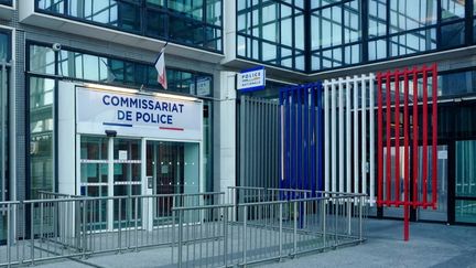 Manifestations du 17 octobre : des commissariats saturés à Paris, des avocats critiquent « des traitements dégradants » en garde à vue