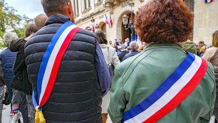 De nombreux rassemblements organisés devant des mairies, après les violences en marge des manifestations du 17 octobre