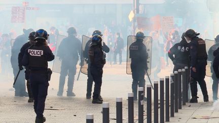 Le dispositif de maintien de l&rsquo;ordre déployé le 17 octobre était-il moins important que lors des dernières grandes manifestations ?