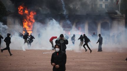 La DGSI dément formellement que des casseurs étaient en possession d&rsquo;armes automatiques pendant les violences du 17 octobre