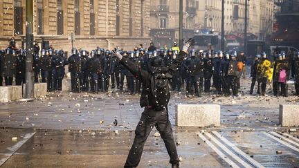 Combien de personnes sont mortes en marge de la mobilisation du 17 octobre à Paris ?