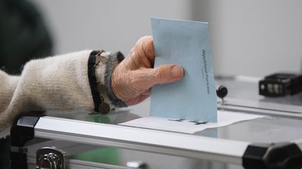 « Bon courage à ceux qui arrivent » : l&rsquo;élection présidentielle permettra-t-elle vraiment de sortir de la crise politique et sociale qui secoue le pays ?
